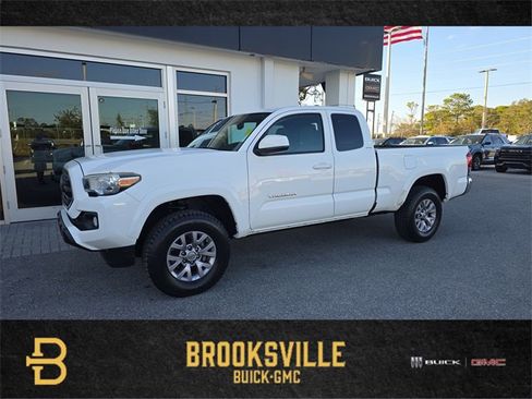 Used 2018 Toyota Tacoma SR5 image 1