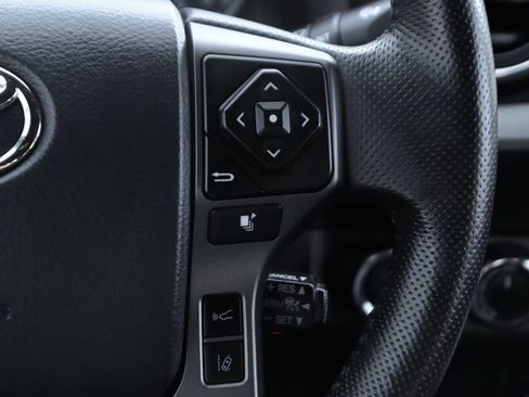 Used 2020 Toyota Tacoma TRD Off-Road AWD/4WD image 22
