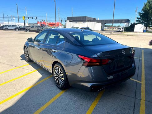 Used 2024 Nissan Altima 2.5 SV image 5