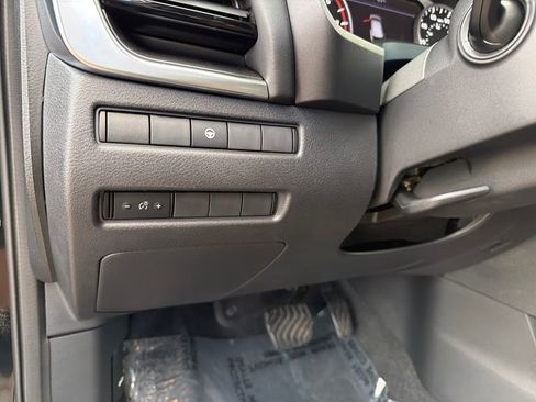 Used 2022 Nissan Rogue SV image 19