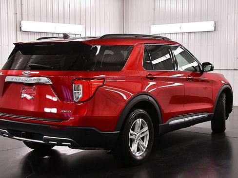 Used 2021 Ford Explorer XLT w/ Equipment Group 202A AWD/4WD image 7