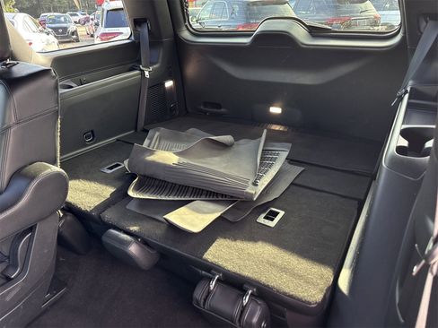 Used 2021 Ford Expedition XLT image 12