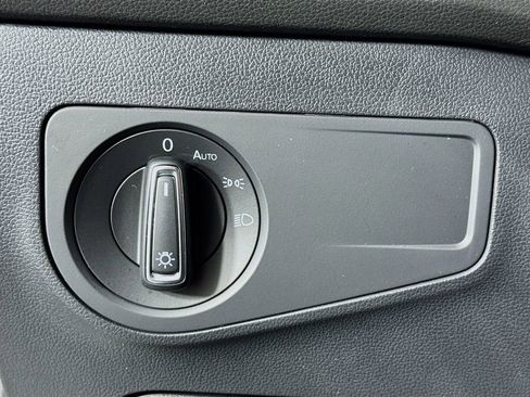 Used 2023 Volkswagen Tiguan SE image 14