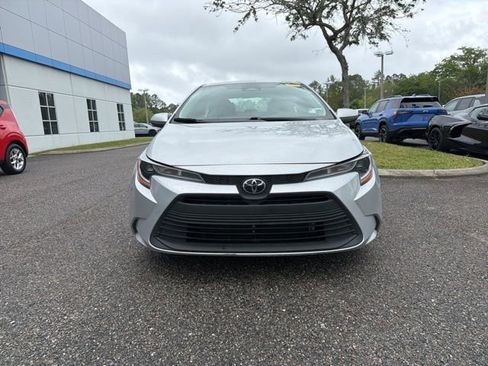 Used 2023 Toyota Corolla LE image 2