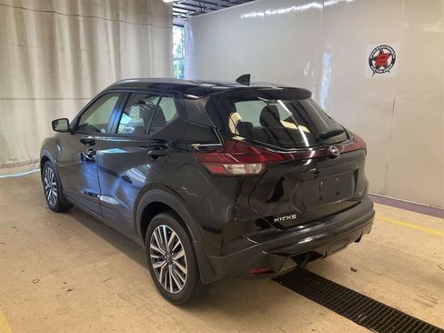 Used 2024 Nissan Kicks SV FWD image 3