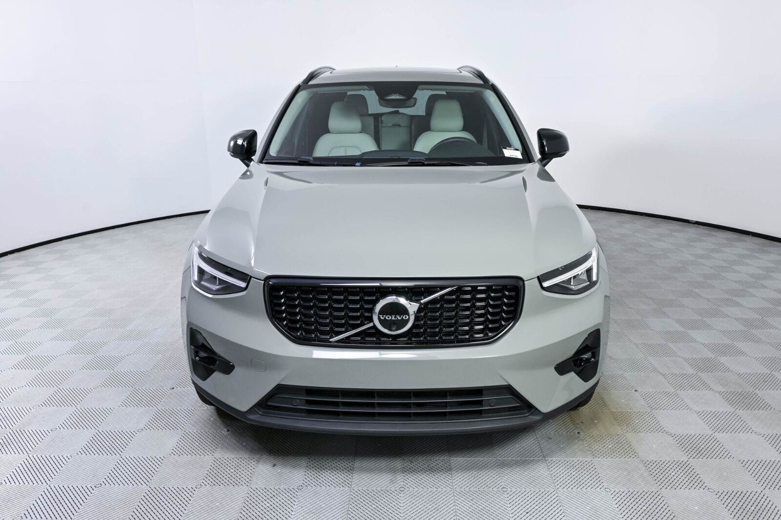 Used 2023 Volvo XC40 B5 Plus w/ Protection Package AWD/4WD image 34
