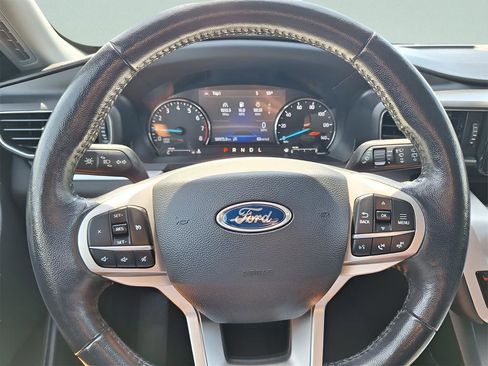 Used 2022 Ford Explorer XLT w/ Equipment Group 202A image 16