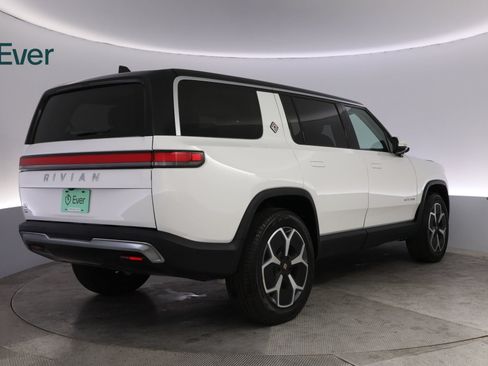 Used 2024 Rivian R1S Adventure Dual AWD/4WD image 3