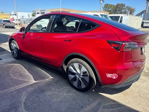 Used 2024 Tesla Model Y Long Range AWD/4WD image 8