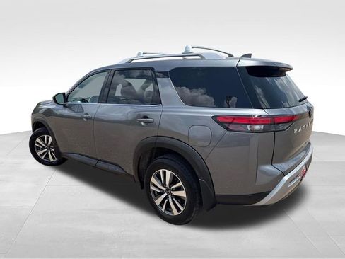 Certified 2025 Nissan Pathfinder SL w/ Cargo Package AWD/4WD image 6