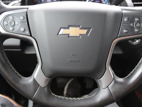 Used 2020 Chevrolet Suburban Premier AWD/4WD image 19