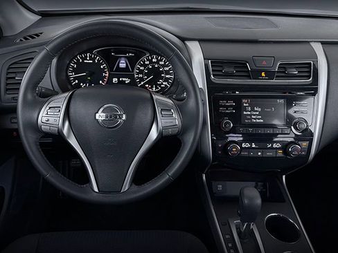 Used 2015 Nissan Altima 2.5 SV w/ Convenience Package FWD image 10