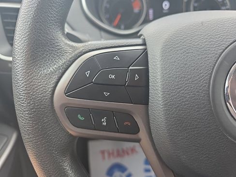 Used 2019 Jeep Cherokee Latitude w/ Popular Appearance Group FWD image 17