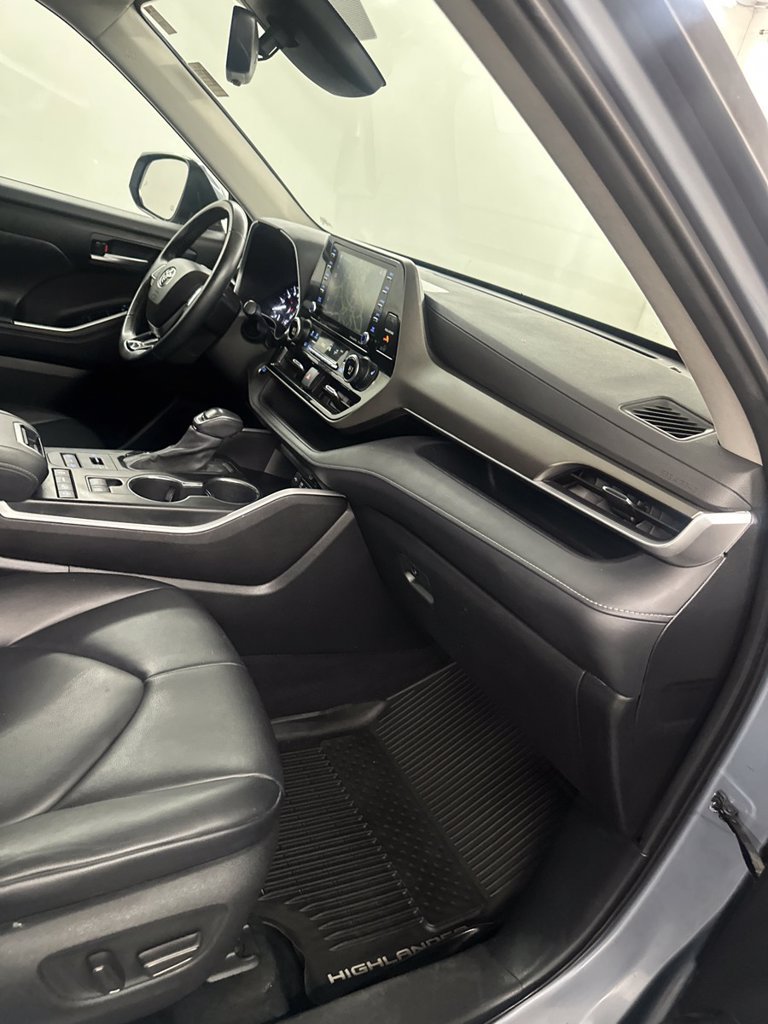 Used 2020 Toyota Highlander XLE AWD/4WD image 41