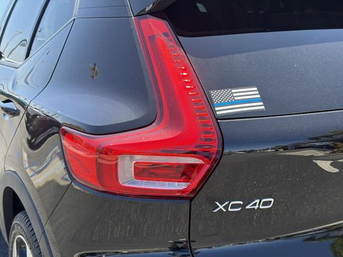Used 2020 Volvo XC40 T5 Momentum AWD/4WD image 13