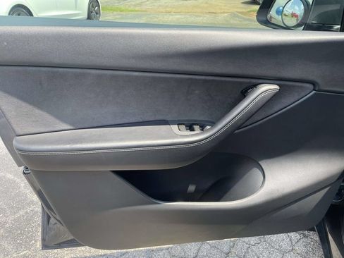 Used 2021 Tesla Model Y Long Range AWD/4WD image 18