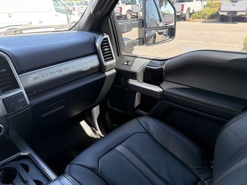 Used 2022 Ford F450 Platinum w/ FX4 Off-Road Package image 17
