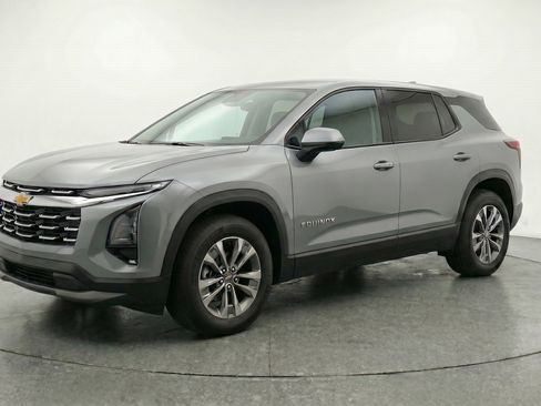 Used 2025 Chevrolet Equinox LT FWD image 3