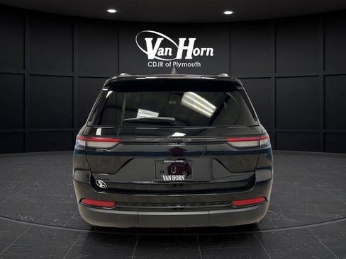 Used 2023 Jeep Grand Cherokee Altitude AWD/4WD image 6