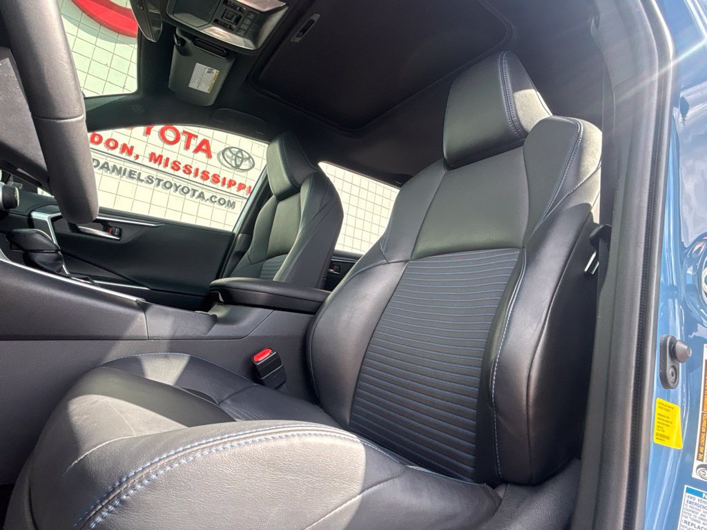 Used 2022 Toyota RAV4 XSE AWD/4WD image 11