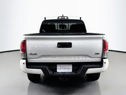 Used 2017 Toyota Tacoma Limited w/ Tow Package AWD/4WD image 10