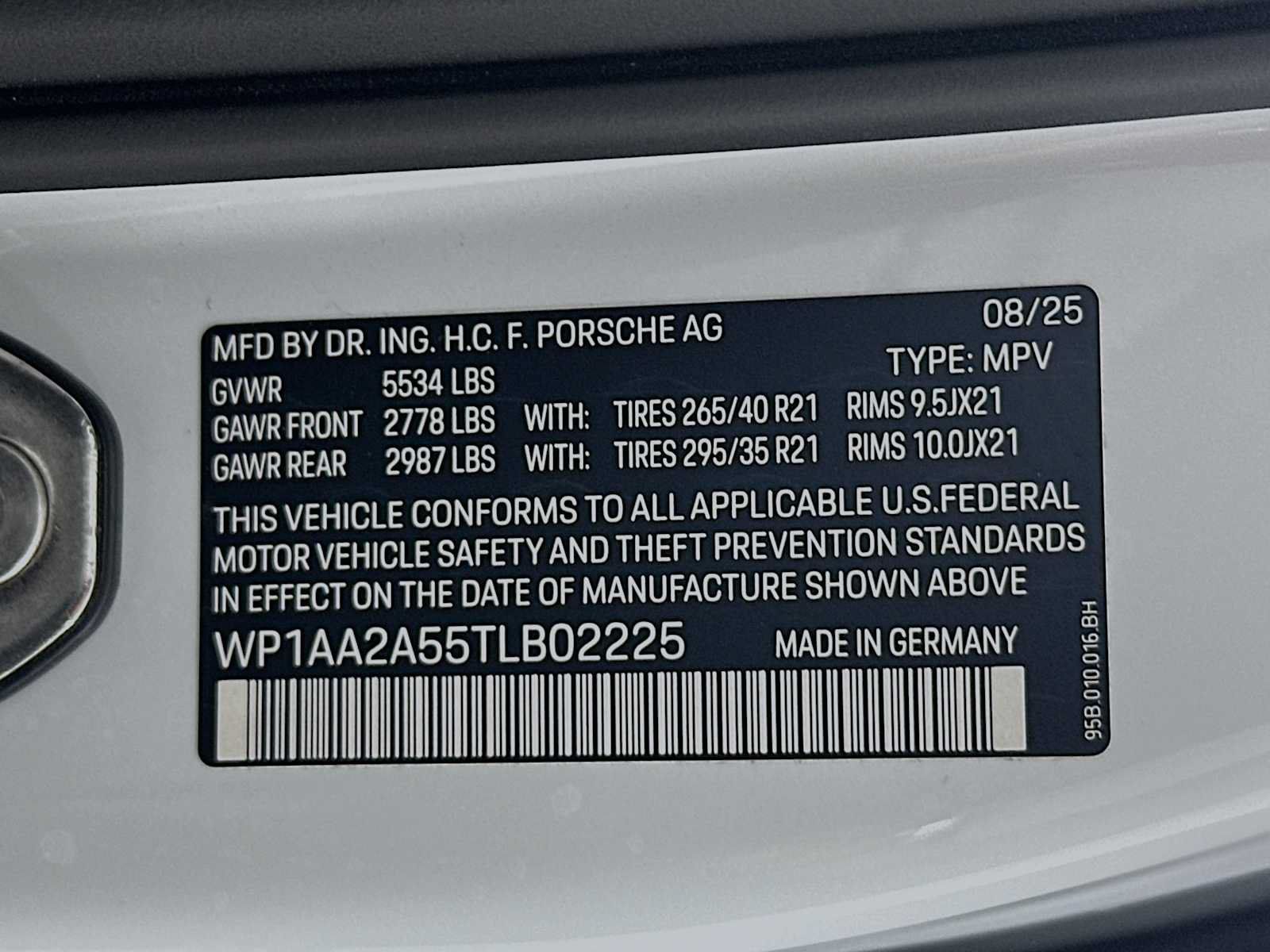 Certified 2026 Porsche Macan AWD/4WD image 33