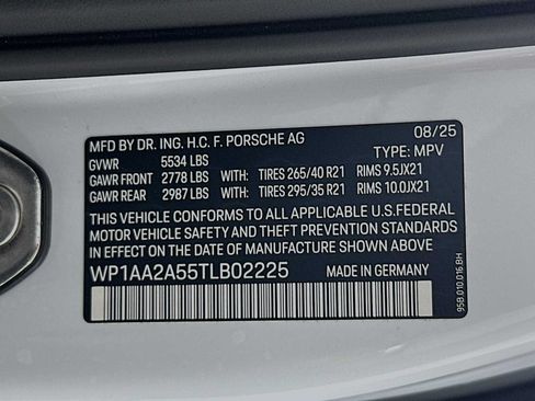 Certified 2026 Porsche Macan AWD/4WD image 33
