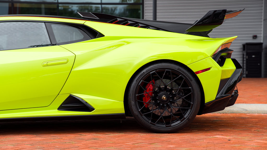 Used 2022 Lamborghini Huracan STO RWD image 3