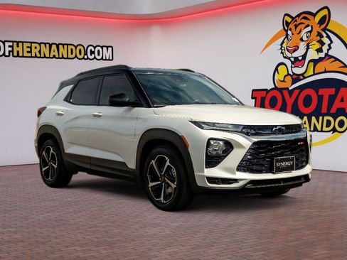 Used 2021 Chevrolet TrailBlazer RS w/ Sun and Liftgate Package FWD image 3