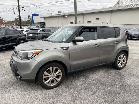 Used 2016 Kia Soul + image 14
