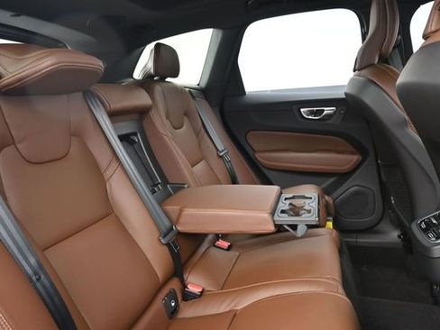 Used 2023 Volvo XC60 B5 Ultimate w/ Protection Package Premier AWD/4WD image 12