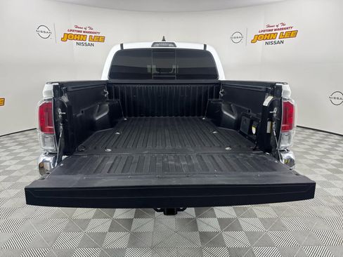 Used 2021 Toyota Tacoma TRD Off-Road image 5