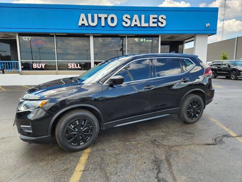 Used 2019 Nissan Rogue S image 2