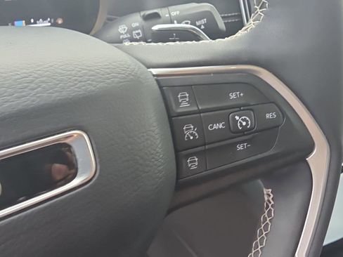 Used 2024 Jeep Grand Cherokee Altitude AWD/4WD image 16