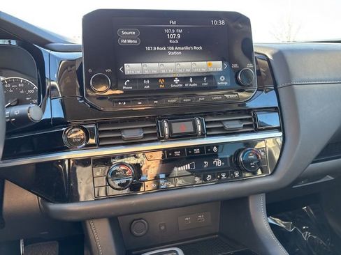 Used 2025 Nissan Pathfinder SL image 15