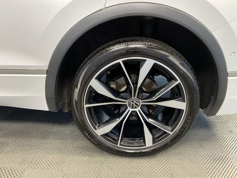 Used 2022 Volkswagen Tiguan SEL R-Line image 32
