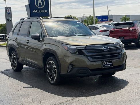 Used 2025 Subaru Forester Premium AWD/4WD image 3