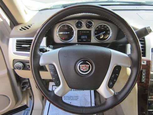 Used 2012 Cadillac Escalade Luxury image 35