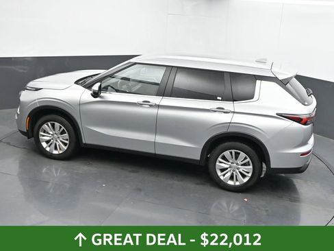 Used 2025 Mitsubishi Outlander ES image 41