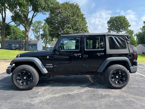 Used 2018 Jeep Wrangler Unlimited Sport w/ Connectivity Group AWD/4WD image 2