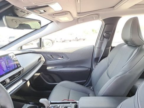 Used 2025 Toyota Prius FWD image 15