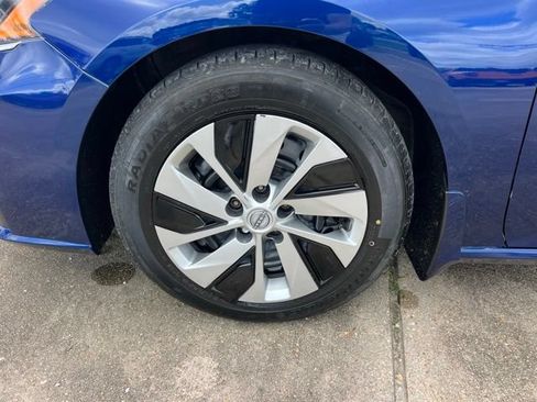 Used 2024 Nissan Altima 2.5 S FWD image 11