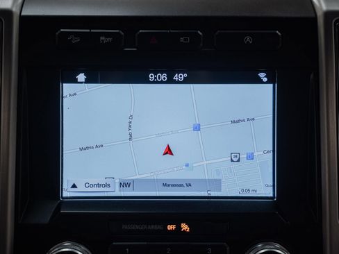 Used 2018 Ford F150 Platinum w/ Equipment Group 701A Luxury image 30