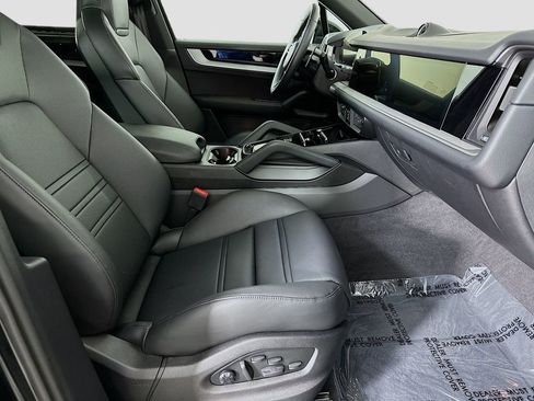 New 2025 Porsche Cayenne image 26