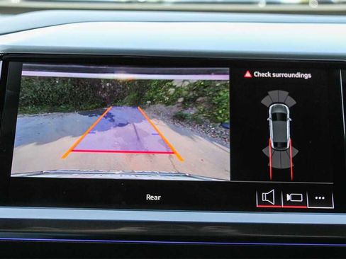 Used 2025 Audi Q4 e-tron Prestige w/ Black Optic Plus Package image 23