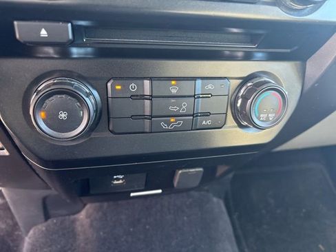 Used 2016 Ford F150 XLT image 9