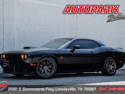 Used 2016 Dodge Challenger R/T image 1