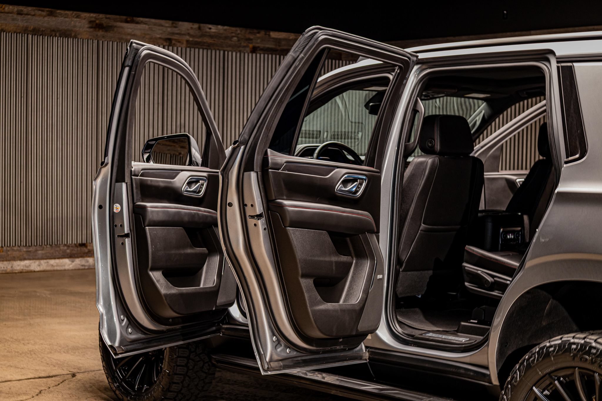 Used 2023 Chevrolet Tahoe RST w/ Luxury Package AWD/4WD image 38