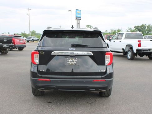 Used 2023 Ford Explorer XLT AWD/4WD image 8