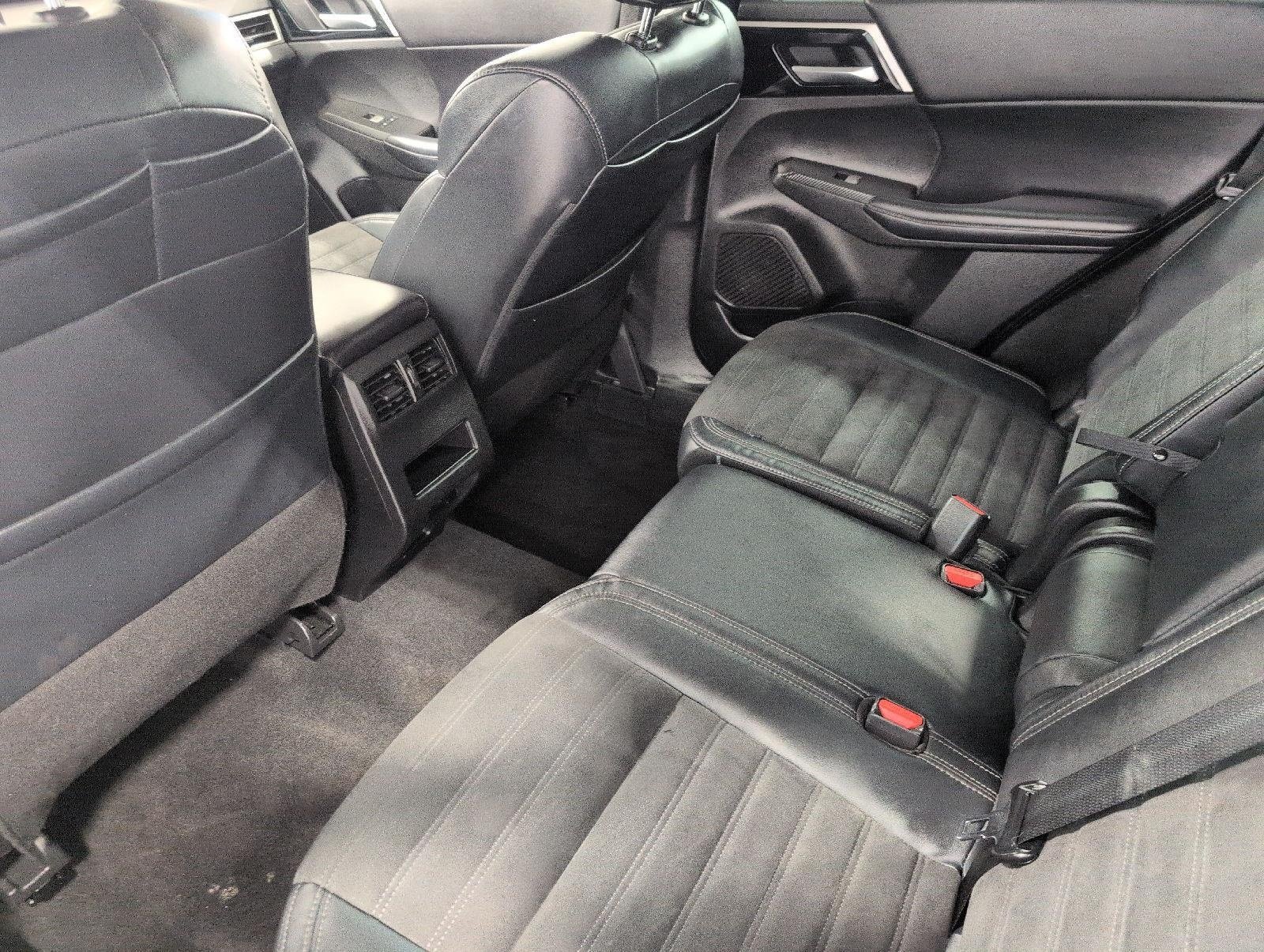 Used 2023 Mitsubishi Outlander SE AWD/4WD image 21